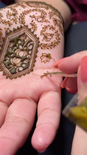 Lotus mehndi design #mehndi #henna #hennadesign