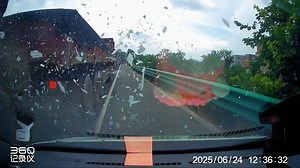 Dashcam captures sudden rear-end crash behind slow-moving traffic in Guangxi Province, China