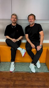 Klassik Meets Pop am 28.09.24 in Dortmund! Wenn Sänger JOHANNES STRATE und Star-Pianist SEBASTIAN KNAUER zusammen auf die Bühne gehen, dann erklingen ein paar von Deutschlands bekanntesten Songs in einem völlig neuen musikalischen Gewand! Sie haben sich zu einem Duo zusammengefunden, welches mit einer Mischung aus Klassik, Pop und der ein oder anderen Anekdote durch den Abend führt. Was aus einer Freundschaft heraus entstand, wurde als Projekt auf die Bühne gebracht. | Johannes Strate