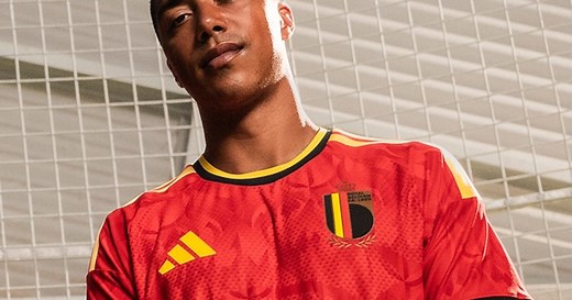 Un rouge flash, des tridents et des flammes: voici le nouveau maillot des Diables rouges pour la Coupe du monde 2026 (photos)