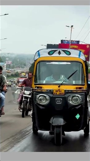 भारत की सड़कों पर खतरा? 44% गाड़ियां बिना Insurance के दौड़ रहीं! | #shorts #facts