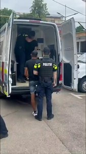 Botoșănean tâlhărit în propria mașină, trei tineri reținuți și băgați după gratii! https://stiri.botosani.ro/stiri/actualitate/botosanean-talharit-in-propria-masina-trei-tineri-retinuti-si-bagati-dupa-gratii.html | Stiri Botosani