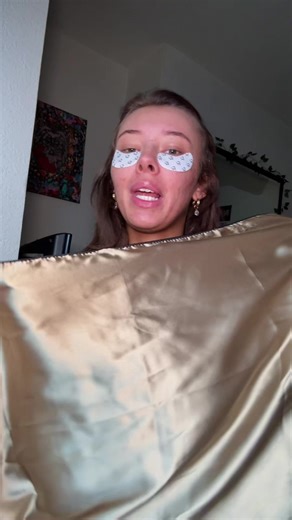 The Incredible Benefits of Silk Pillowcases for Hair and Skin