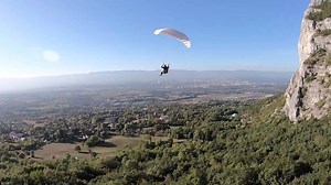 Race down hillsides with speedfliers in this heart-pounding POV footage! 😳😱 | Storytrender