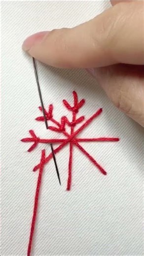 Hand embroidering a beautiful snowflake in 30s #embroidery