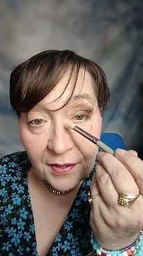 Le maquillage parfait pour yeux tombants (facile)