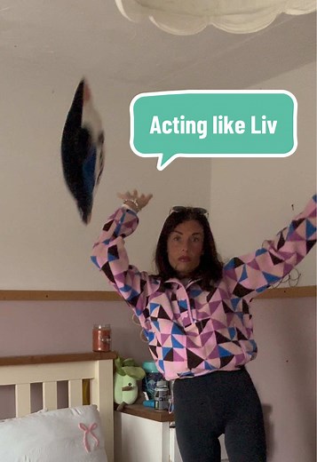 Acting like My Girlfriend for 10 Minutes