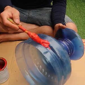 10M views · 30K reactions | This is how to recycle plastic water bottles into flower pots for your garden! | MetDaan DIY | Facebook