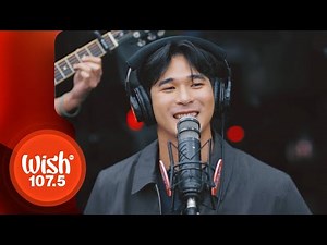 Wilbert Ross performs "Maliwanag Mong Mundo" LIVE on Wish 107.5 Bus