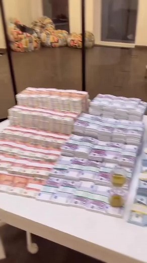 Exploring Unique Banknotes Collection Display