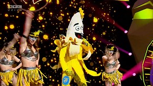 'Ti si mi u mislima' otpjevala je Banana, a detektivima svakako pomutila glavu! | Extra video  | Masked Singer | RTL