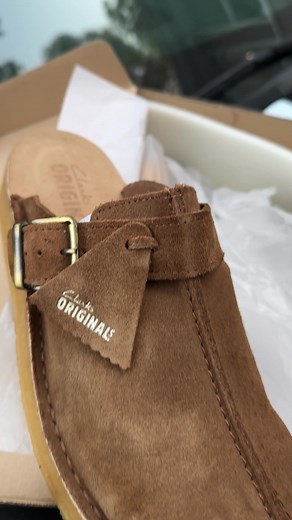 TREK MULE CARAMEL SUEDE #trending #viral #foryou #canadatiktok🇨🇦 #jamaicantiktok🇯🇲 #fypシ゚viral #tyyyyyyyyyyyyyyyyy #trendingsong #shoestyle #clarksoriginals #clarks #slides