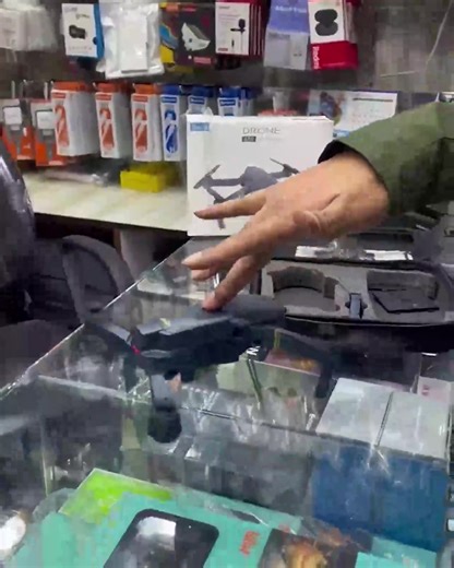 28K views · 29 reactions |  Zachyťte úžasné letecké zábery s HD kamerou!  Jednoduché ovládanie—ideálne pre mladých pilotov!  Kompaktný, skladací a bezpečný pre začiatočníkov! Získajte teraz | Frilla | Facebook