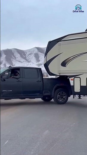 2025 GMC Sierra 1500 vs RAM 1500 – TOWING & HAULING ⚔️