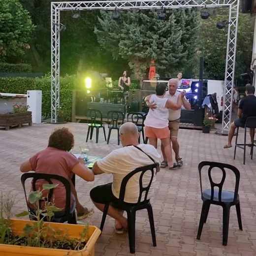 👉 Typique ambiance au Camping 😎 👩‍👩‍👧‍👧🔥 En famille, entre amis, en couple, à chacun son style. Mais le partage avant tout !💫 #campingcanoegorgesdutarn #campinglife #campingenfamille #campingfrance #clubados #otgorgesdutarn #vacancesenfamille #ete2026 #Gorgesdutarn #soireecamping #campingfamilial #clubenfants 📍 Camping Canoé Gorges du Tarn | Camping Canoë Gorges Du Tarn