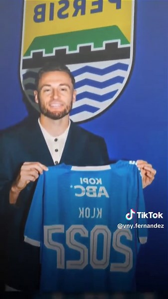 awas nanti jatuh cinta 😁 #marcklok #persib #persibday #persibjuara #bobotoh #viking #persibvspersija #briliga1 #fyp