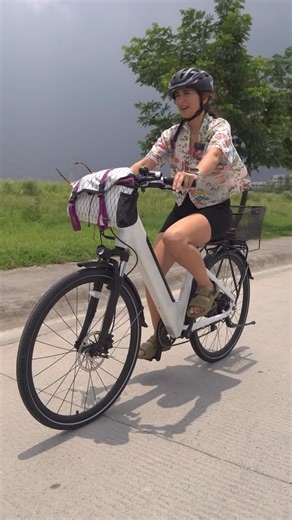 Yes! You can bike commute without pedaling 🙌🏻 Rica Peralejo-Bonifacio’s Fiido C11 and all our electric bikes come with pedal assist levels and throttle mode. You have the freedom to pedal when you want & throttle when you dont. Same destination, less effort, zero sweat! 💨 https://popcycleebikecenter.com/products/fiido-c11 | Popcycle