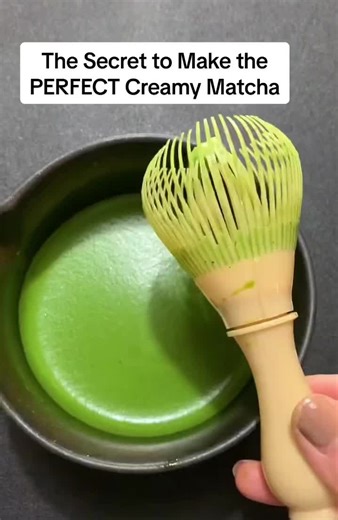 Tips for making perfect microfoam Matcha: Measure & Sift: Use 2g of high-quality ceremonial-grade matcha. Sifting prevents clumps. Temperature is Key: Add 70-80°C (158-176°F) water. Hotter water burns matcha; cooler water won't create the same creamy foam. Whisk in Two Phases: Phase 1 - Dissolve: Whisk.vigorously in a