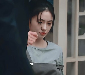 3M views · 10K reactions | The young man makes the beautiful woman angry, and the beautiful woman is stubborn and sheds tears小伙惹美女生气，美女倔强流泪 | 甜剧星球 | Facebook