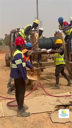 Sur le site de Zagtouli, nous avons franchi une étape clé : 𝐥𝐞 𝐭𝐢𝐫𝐚𝐠𝐞 𝐝𝐞𝐬 𝐜𝐚̂𝐛𝐥𝐞𝐬 𝐬𝐨𝐥𝐚𝐢𝐫𝐞𝐬 𝐩𝐨𝐮𝐫 𝐥𝐞 𝐫𝐚𝐜𝐜𝐨𝐫𝐝𝐞𝐦𝐞𝐧𝐭 𝐚𝐮𝐱 𝐨𝐧𝐝𝐮𝐥𝐞𝐮𝐫𝐬 𝐜𝐞𝐧𝐭𝐫𝐚𝐮𝐱. Grâce à la mobilisation et au professionnalisme de nos équipes, le projet avance efficacement et conformément au planning établi. Nous restons engagés à livrer une installation performante, répondant aux standards techniques les plus exigeants du secteur énergétique. 📩 Contactez-nous : sales.marketi