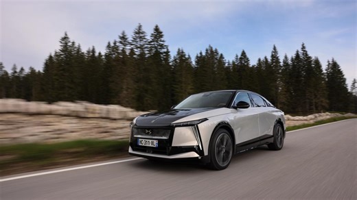 Výnimočný dojazd vlajkovej lode DS N°8 na diaľniciach