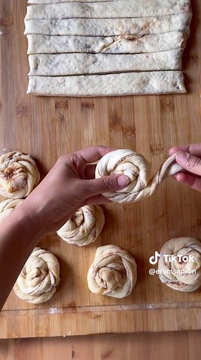Swedish Cinnamon Buns: Easy Kanelbullar Recipe