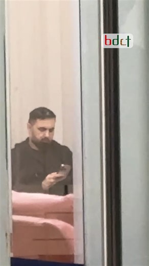 bdcrictime.com on Instagram: "বিমানবন্দরে কিটব্যাগের জন্য অপেক্ষা মোহাম্মদ নবীর, আইএল টি-টোয়েন্টি শেষে এসেছেন বিপিএল খেলতে #ReelsFB #ReelsBangla #BangladeshCricket #BDCricTime #MohammadNabi"