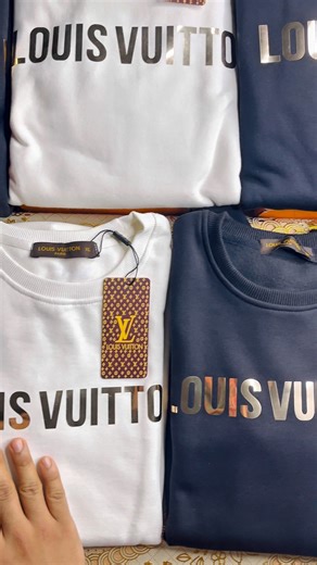 Premium Sweatshirt Collection এই শীতে থাকুন স্টাইলিশ ও আরামদায়ক এখন পাচ্ছেন ২০% ছাড়ে আপনার পছন্দের প্রিমিয়াম সোয়েটশার্ট! Available Sizes: M | L | XL | XXL Limited Stock – Grab yours before it’s gone #WinterCollection #arokfashion #wintervibes #sweatshirt | Arok Fashion