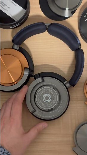 We just got Dyson’s OnTrac customizable headphones in and it’s time to unbox🔥🎧🤯 #dyson