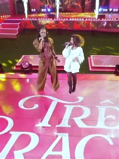 CLAREEEEEOOOOOU 🌟 @negrali e @alanacabralatriz cantando a música de abertura de #TrêsGraças e @euxama44 fazendo aquela rima incrível, além de dar um gostinho do que será a Turnê Três Graças 🎙️ Nos dias 7 e 15 de maio, no Rio de Janeiro e São Paulo, respectivamente, tem o show do nosso absolute novelão! Garanta seu ingresso para a absolute turnê 👉 http://glo.bo/210thht #BBB26 #RedeBBB #TVGlobo