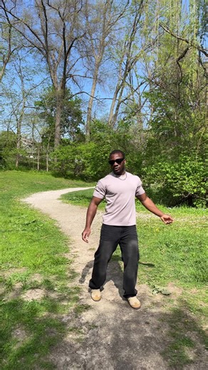 I heard this is a new Micheal Jackson dance challenge. My teacher is @INTERNATIONAL KUMZ🇬🇭🌍 #dance#ghana