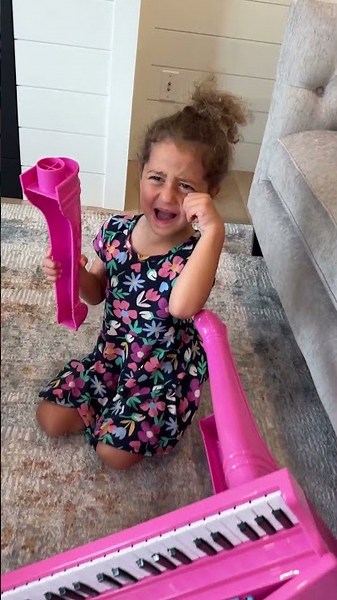 Help Me, Please! | Rhia Learns to Ask for Help