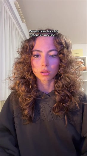 Boucles sans Chaleur : Astuces de Maquillage et Coiffure