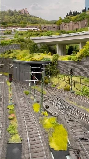 Märklin Modelleisenbahn H0 E94 mit Selbstentladewagen