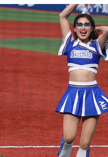 横浜DeNAベイスターズのチアガール応援