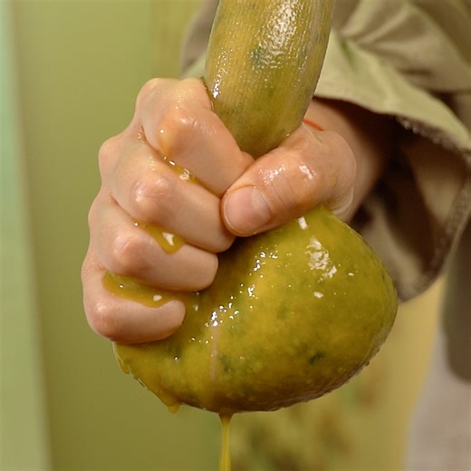 Eco-leather out of Mango for different uses!