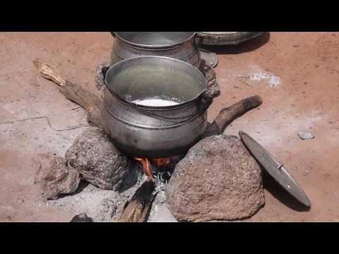 les Peuls: fabrication de fromage Wagashi au Bénin