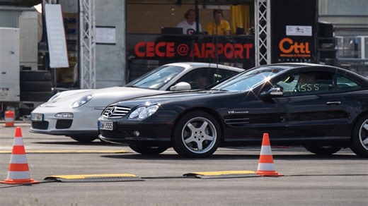 Mercedes SL55 and 911 GT3 battle in acceleration