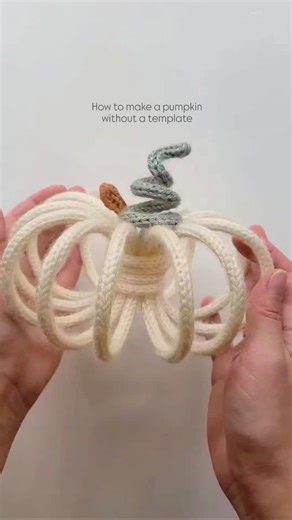 KIDS ROOM DECOR 🤍 ⒸⒶⓁⒾⒻⓄⓇⓃⒾⒶ on Instagram: "This is a simple tutorial that will help you see step by step how to create a pumpkin using tricotine and wire. Enjoy 🤗 #knittedname #tricotin #decorkidsroom #crochet #wirebending #icord #craft"