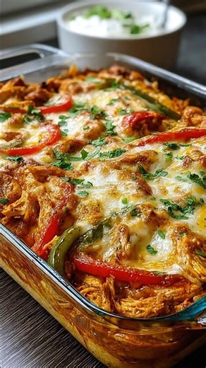 Cheesy Chicken Fajita Bake This Cheesy Chicken Fajita Bake is one of those dishes that instantly makes the house smell amazing. Think sizzling peppers, warm spices. Ingredients: 3 cups cooked shredded chicken 1 tablespoon olive oil 1 medium onion, thinly sliced Full Recipe in Coʍmеոτ 💬 | Stir of Comfort
