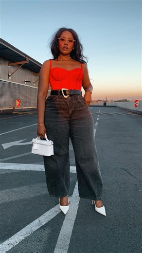 Se’s | Tell me why I used to Google search “Models with extra wide hips, small b🫶🏾🫶🏾bs & waist!” for most of my adult life… 🥹🥲 Glory to the... | Instagram