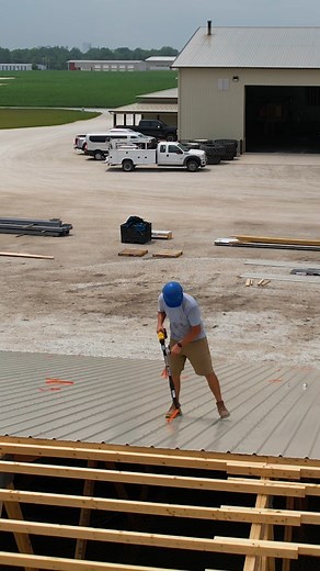 Clay Corbin, Construction Crew Foreman, explains how to use a Simpson Strong-Tie Quik Drive® auto-feed screw-driving system for fastening metal roofing panels. . . . #fbibuildings #polebarn #postframe #construction #demonstration #fasteners #howto #metalroof #metalroofing #screws #tooltips #tools #toolsofthetrade #reel #reels #reelsfb #reelsvideo | FBi Buildings, Inc.