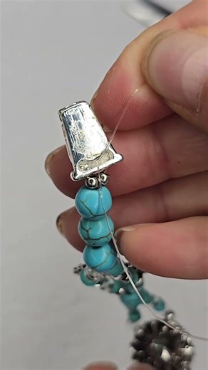 Beading tip - attachment of a double strand clasp to a single beaded design #beading #jewelrymaking