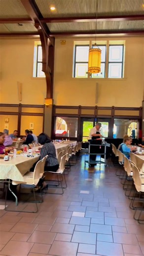 A lovely lunch downtown starts with good food, friendly faces, and a little Treebeards comfort. Come see us today! 🍴 📍The Cloister at Christ Church Cathedral: 1117 Texas Ave | 11 a.m. - 2 p.m. 📍Enterprise Plaza: 1100 Louisiana St (tunnel level) | 11 a.m. - 2 p.m. 📍Pennzoil Place: 711 Louisiana St (tunnel level) | 10:45 a.m. - 2 p.m. | Treebeards Restaurant