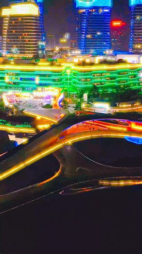 //蕉門河被喻為南沙的「城市客廳」，充滿現代感的商務區與寧靜悠閒的生活區分立兩岸。// 【短片】蕉門河韻 南沙之心 #南沙 #廣州南沙 #蕉門河 | Looop.hk