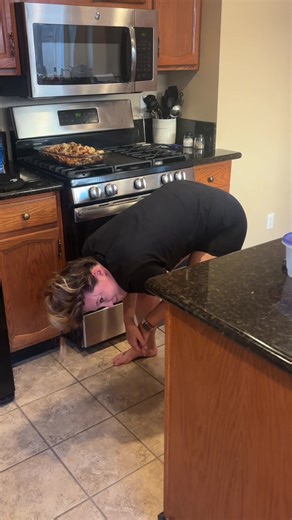 I’ve been personally victimized by the Macy’s Thanksgiving Day Parade. Dear Busta Rhymes and Lil John, please send pain relief. 🦃 #macysparade #helpme #happythanksgiving #geriatricmellennial #twerkcident