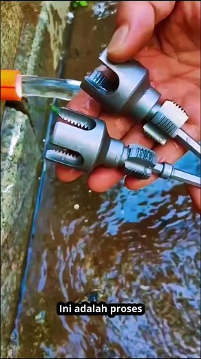 Making Threaded Threads on PVC Pipe Fittings Using an Automatic Thread Tap Tool