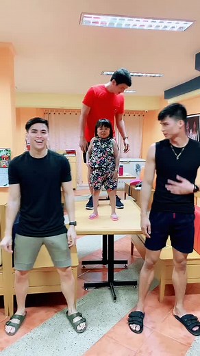 Happy Friday with ate @mahal2074. Thank you sa pag video at pag turo ng sayaw @teamchontese #foryou #fyp #foryoupage 😆👌🏻💯