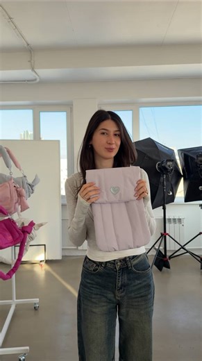 PISCA | твоя спортивная сумка для йоги, танцев и путешествий on Instagram: "Коллекция лиловых аксессуаров @pisca.who 💜 🏹 В кадре: Lilac Bisque Purple Mini Pillow Pink Candy Purple Seashell Case"