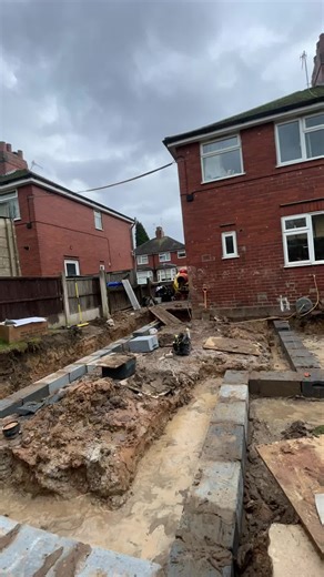 Mastering Brickwork: A Bricklayer's Daily Craft